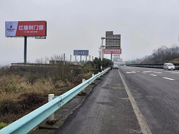 品牌耀神州！红橡树门窗高炮广告席卷全国