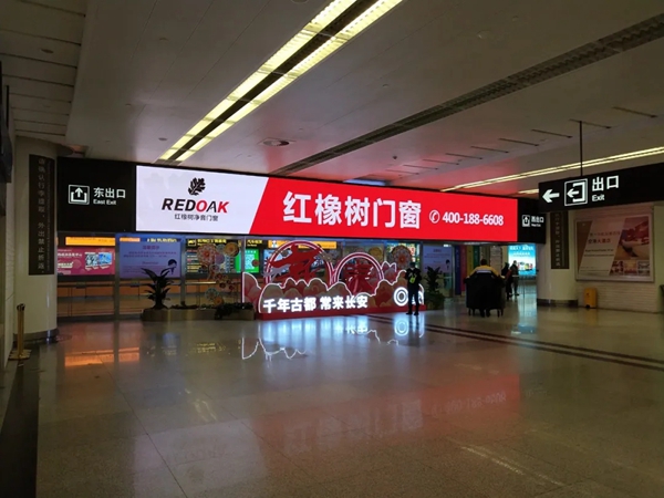 入场即控场！红橡树门窗全国机场广告强势出击