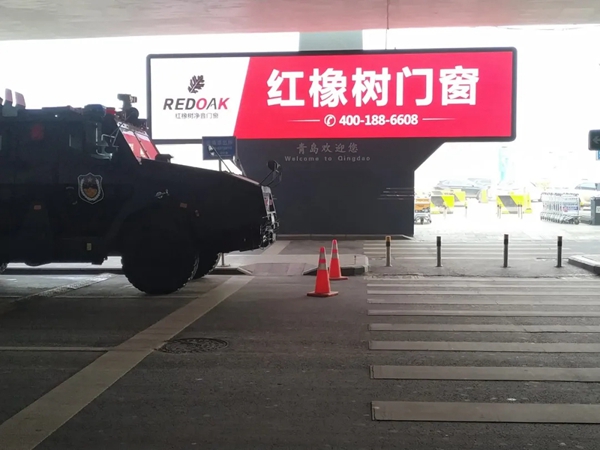 入场即控场！红橡树门窗全国机场广告强势出击