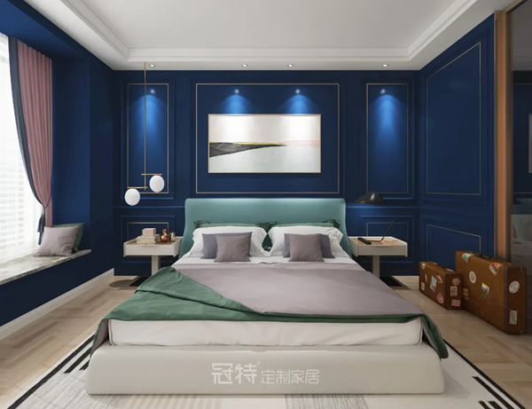 冠特定制家具：卧室护墙板设计，彰显奢华与温馨！