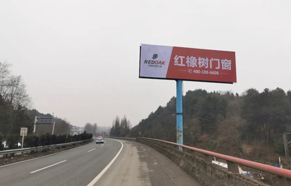 品牌耀神州！红橡树门窗高炮广告席卷全国