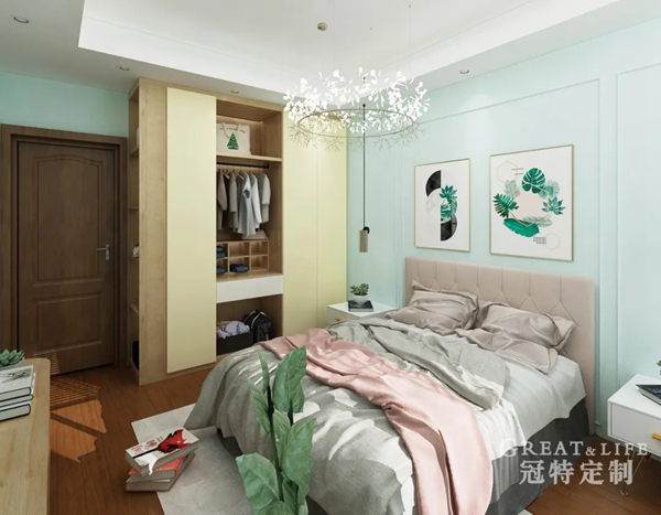 冠特定制家具：卧室护墙板设计，彰显奢华与温馨！