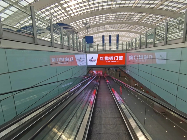 入场即控场！红橡树门窗全国机场广告强势出击