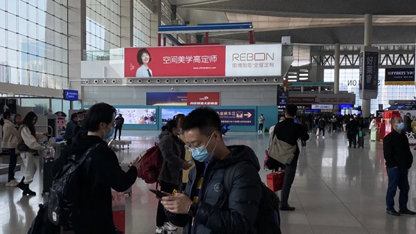 丽博橱柜|全屋定制“霸屏”全国多个枢纽高铁站，引爆“春节档”！
