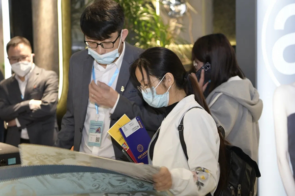艾是墙布潮流先锋新品,惊艳深圳展! 艾是墙布潮流先锋新品,惊艳深圳展!