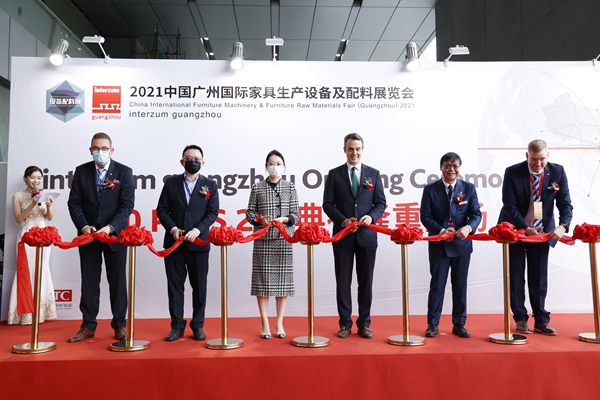 2021年中国广州国际家具生产设备及配料展览会隆重开幕