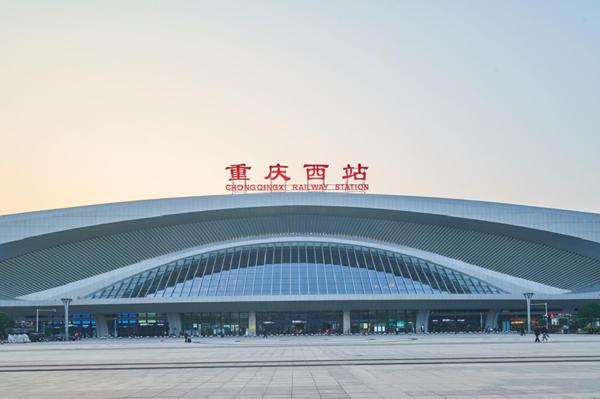 奢匠全屋定制广告强势登陆高铁站!
