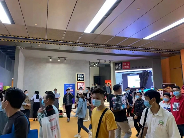 邦元名匠新品闪耀全场，两大运作体系助力经销商腾飞