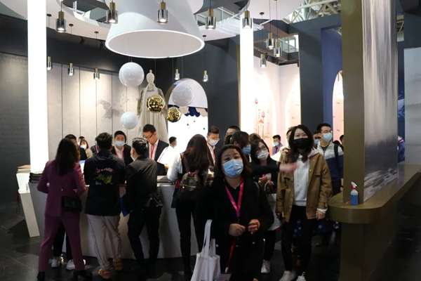 红宝石墙布北展首日告捷!赋能未来,全新启航