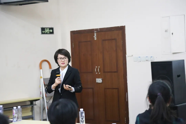 紫荆花家具漆华南及华西销售中心全员开年会议成功召开