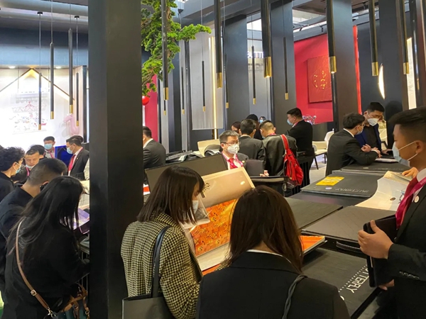 蝶装壁布强势亮剑北展