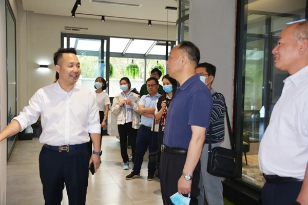 “企业暖春行动”工作组莅临荣高门窗调研!