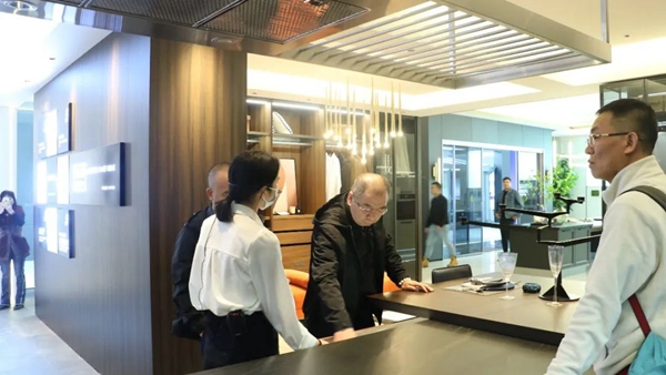 中国建筑装饰协会材料分会王岳飞秘书长一行莅临宝思派智能家居考察指导工作! 中国建筑装饰协会材料分会王岳飞秘书长一行莅临宝思派智能家居考察指导工作!