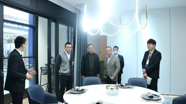 资深媒体人喻镇荣一行考察BSPH宝思派智能家居
