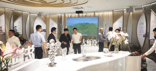 福安市党政企业家代表团莅临法迪奥不锈钢艺术家居参观指导