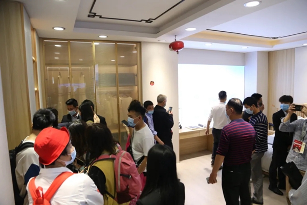 邦元名匠新品闪耀全场，两大运作体系助力经销商腾飞