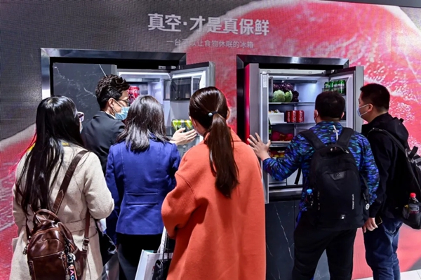 海信电器久违了AWE!9大品牌军团震撼亮相现场超燃! 海信电器久违了AWE!9大品牌军团震撼亮相现场超燃!