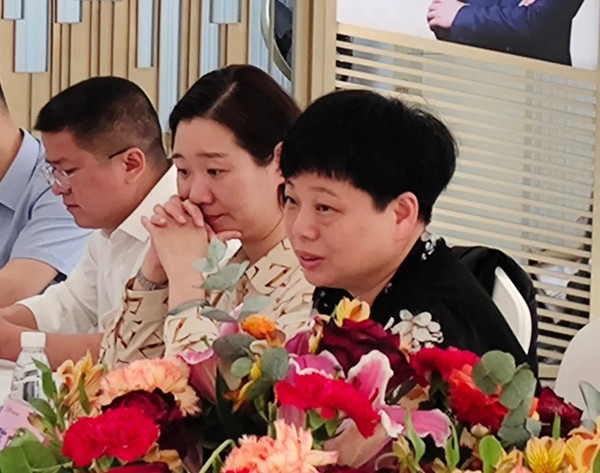福安市党政企业家代表团莅临法迪奥不锈钢艺术家居参观指导