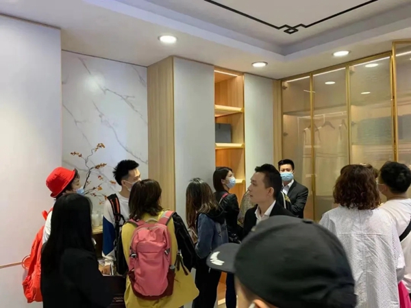 邦元名匠新品闪耀全场，两大运作体系助力经销商腾飞
