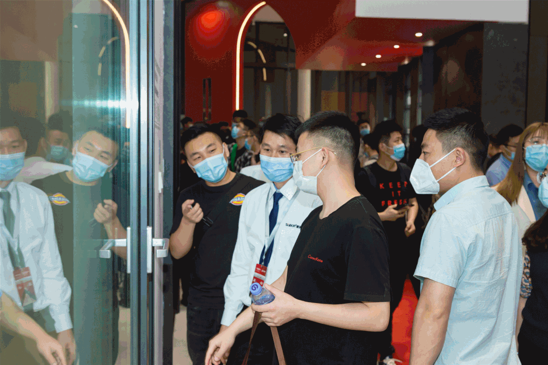 新标家居惊艳亮相上海建博会 引领新风尚