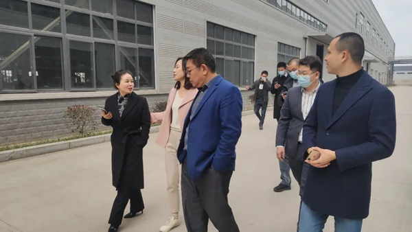 大足区领导及居然之家考察团莅临奢匠全屋定制参观指导