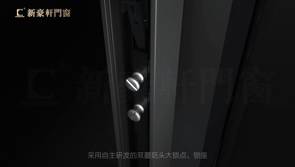 新豪轩门窗：阳台推拉门没选对 再好看也是白费！