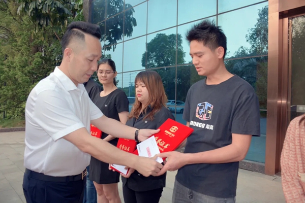 荣高门窗优秀员工表彰大会成功举行