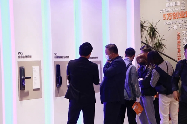 诗尼曼全屋定制亮相上海展，用生活美学刷新定制高度！