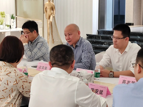 福安市党政企业家代表团莅临法迪奥不锈钢艺术家居参观指导