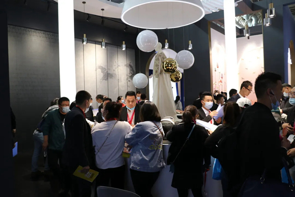 红宝石墙布北展首日告捷!赋能未来,全新启航