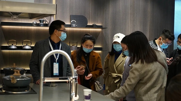 玛格全屋定制全新美学展厅亮相上海建博会，人气创新高！