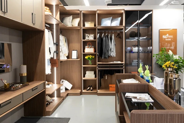 315榜样力量|兔宝宝全屋定制荣获“2021年度家居行业服务榜样”