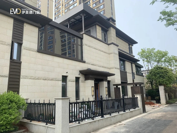 伊美德门窗：常德中式院落 露台阳光房加装光伏发电