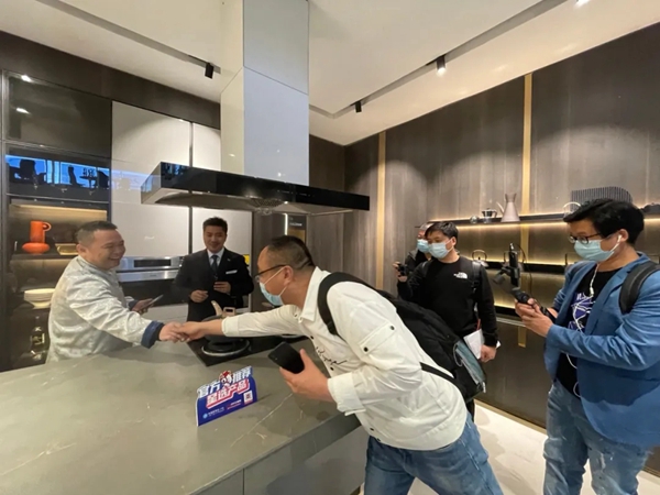玛格全屋定制全新美学展厅亮相上海建博会，人气创新高！
