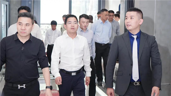 伊盾门窗：肇庆市高要区领导一行莅临公司参观考察