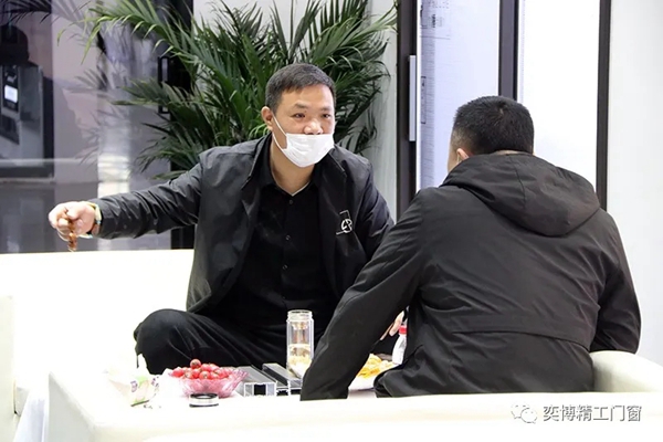 奕博门窗成为第二届西安系统门窗博览会一道靓丽风景线！