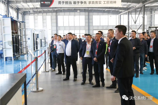 沃伦系统门窗参加窗博会，现场人气火爆