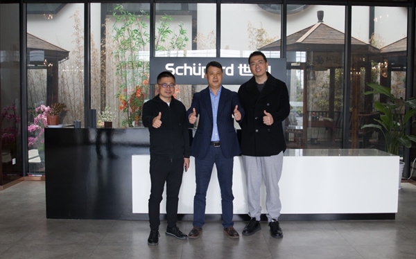 腾讯家居总编张永志＆奥普集团CEO吴兴杰考察世豹门窗系统智慧工厂，三方达成战略合作共识
