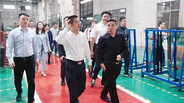 伊盾门窗：肇庆市高要区领导一行莅临公司参观考察