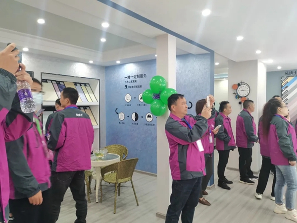 美涂士经销商赋能峰会暨孔雀开屏百城展遵义站华丽绽放