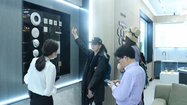 中管院五矿地产联合考察团造访BSPH宝思派智能家居 中管院五矿地产联合考察团造访BSPH宝思派智能家居