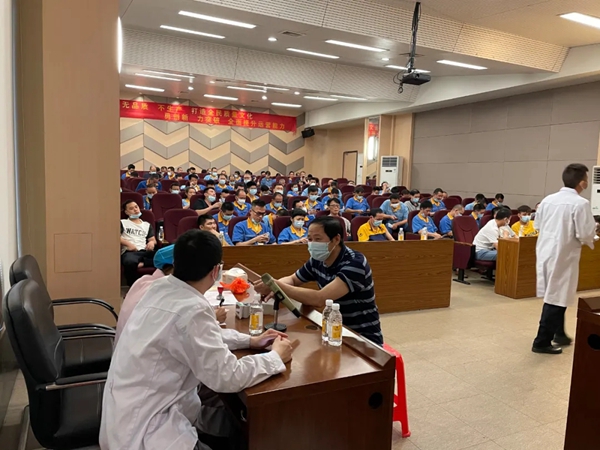 伟昌铝材门窗丨守护员工健康，千人接种疫苗