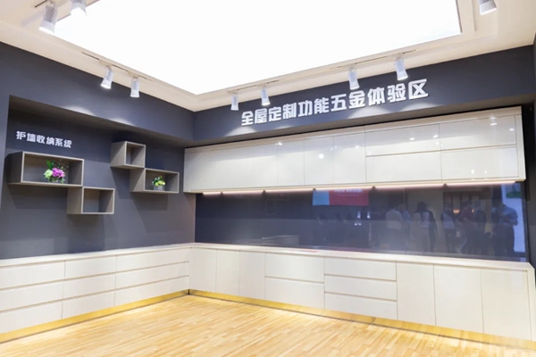 亚当斯全屋定制功能五金:CIFF展及30周年庆典超燃现场! 亚当斯全屋定制功能五金:CIFF展及30周年庆典超燃现场!