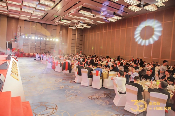 亚当斯全屋定制功能五金:CIFF展及30周年庆典超燃现场! 亚当斯全屋定制功能五金:CIFF展及30周年庆典超燃现场!