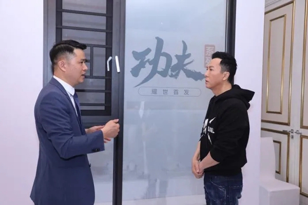 正金门窗携手代言人甄子丹 开启品牌招商新时代