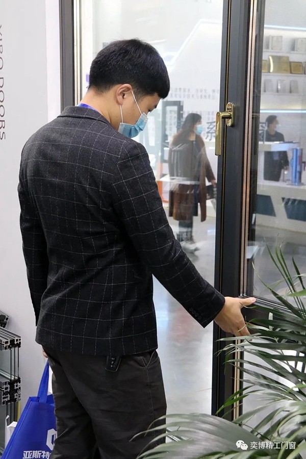 奕博门窗成为第二届西安系统门窗博览会一道靓丽风景线！
