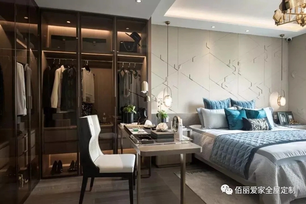 佰丽爱家全屋定制|现在最流行“挖墙”装衣橱！