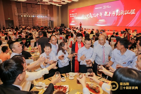 亚当斯全屋定制功能五金:CIFF展及30周年庆典超燃现场! 亚当斯全屋定制功能五金:CIFF展及30周年庆典超燃现场!