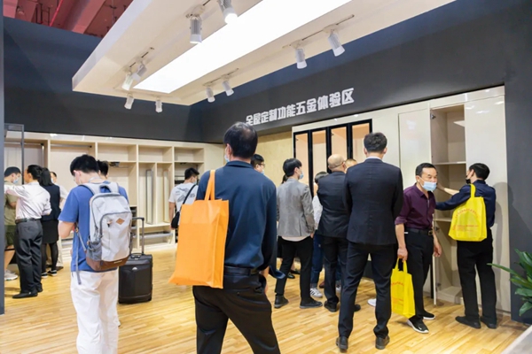 亚当斯全屋定制功能五金:CIFF展及30周年庆典超燃现场! 亚当斯全屋定制功能五金:CIFF展及30周年庆典超燃现场!