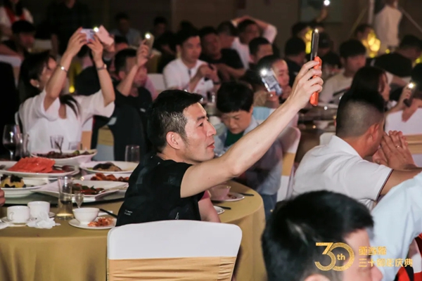 亚当斯全屋定制功能五金:CIFF展及30周年庆典超燃现场! 亚当斯全屋定制功能五金:CIFF展及30周年庆典超燃现场!